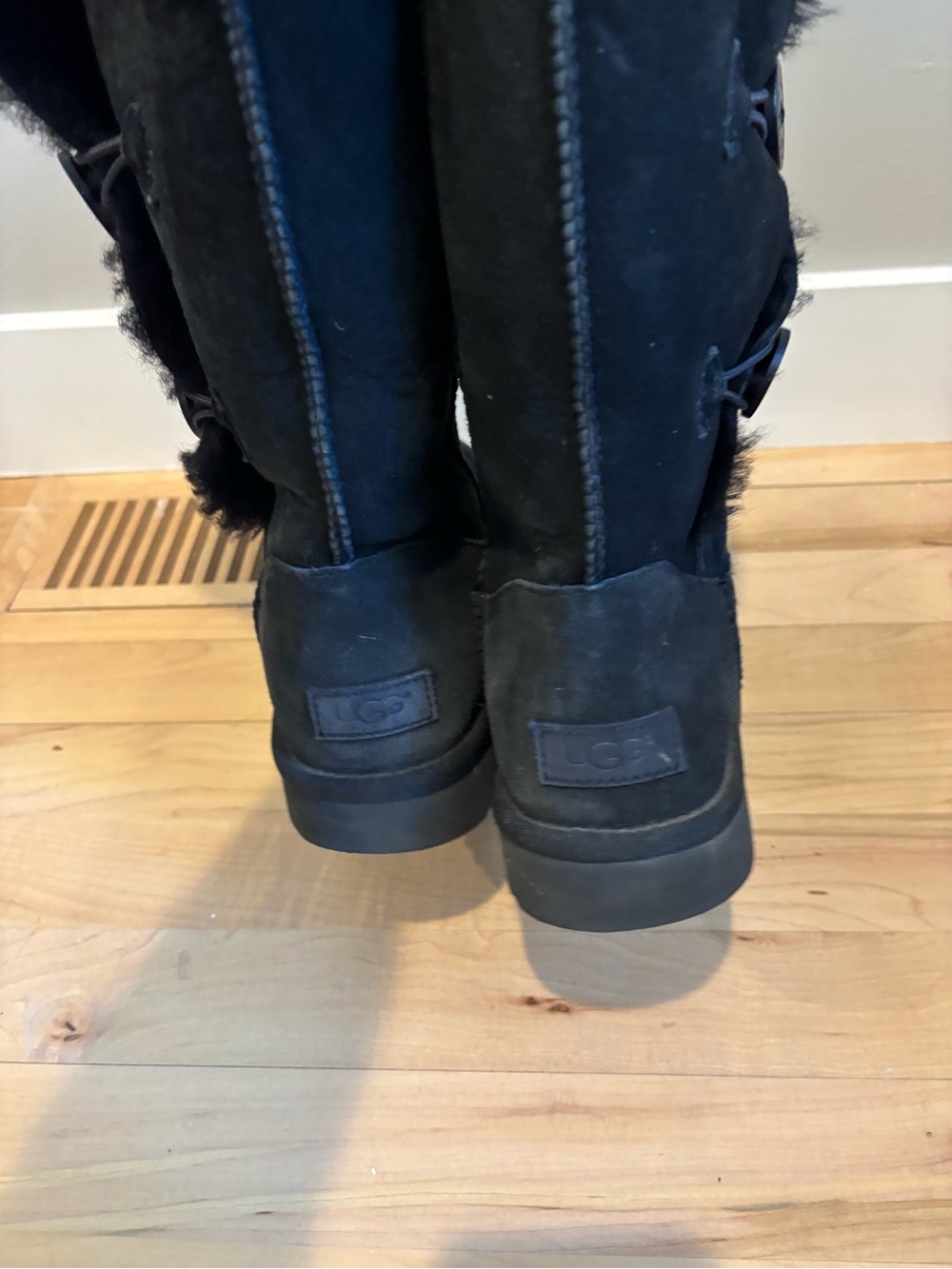 UGG Size 10 Bailey Button Boots - Picture 3 of 5